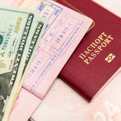 What benefits and assistance do Venezuelans receive from the US on humanitarian parole?